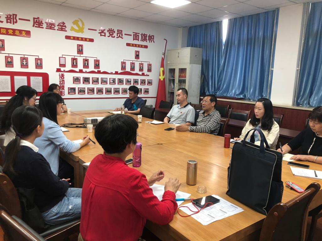 吴钧教授与公司教师座谈